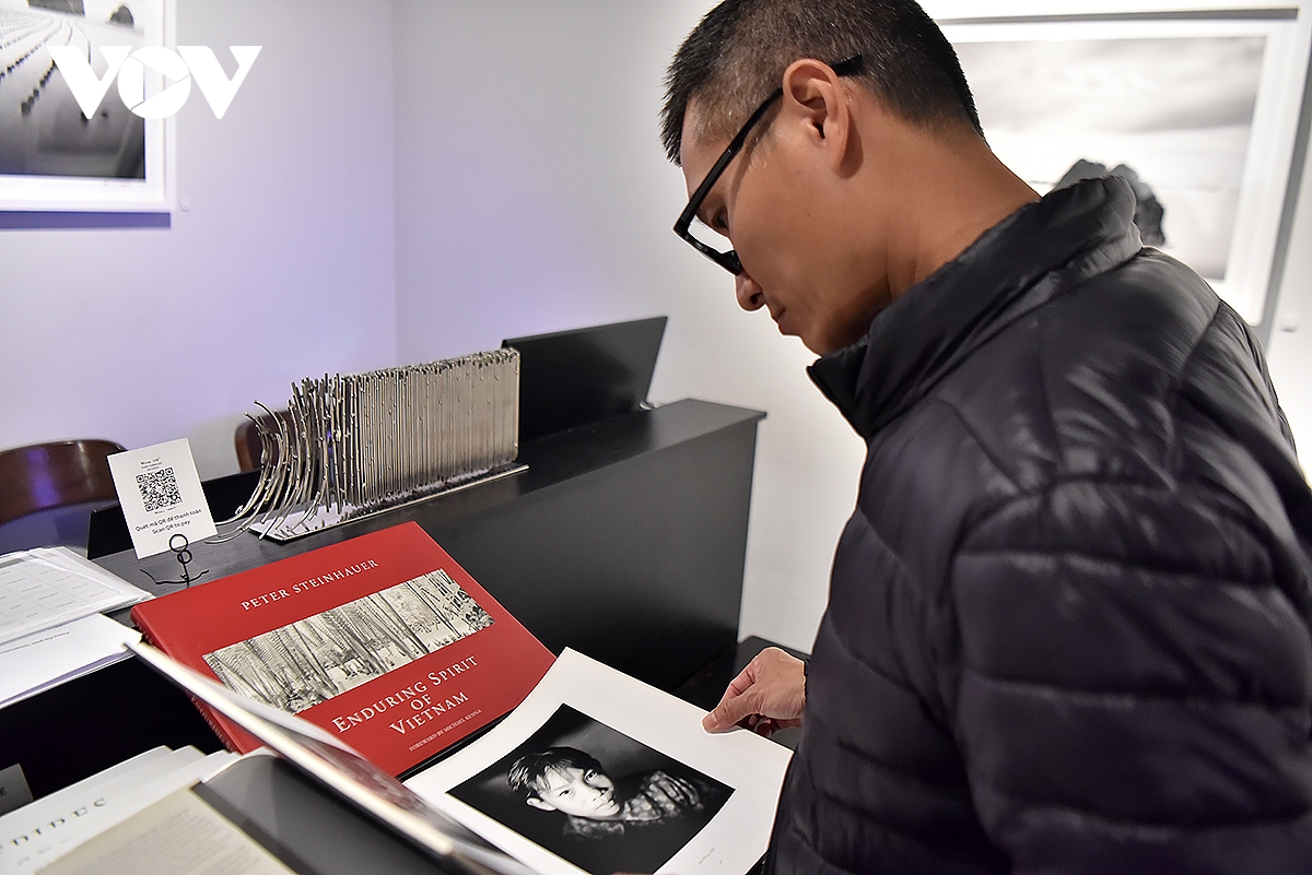 viet nam sau sac va dung di qua ong kinh nhiep anh cua peter steinhauer hinh anh 3