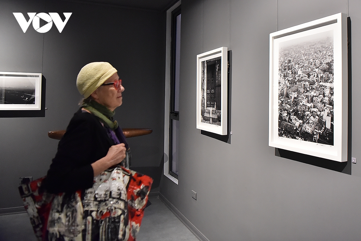 viet nam sau sac va dung di qua ong kinh nhiep anh cua peter steinhauer hinh anh 2