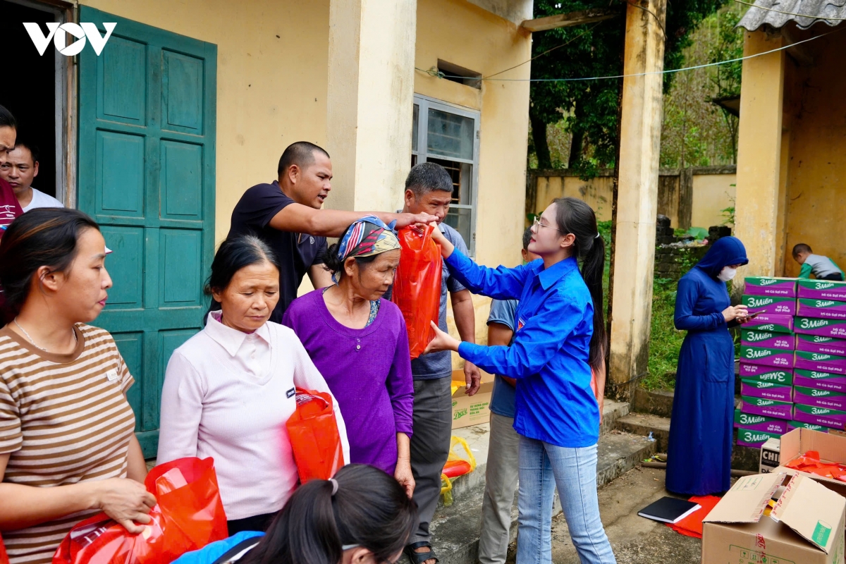 Doan thanh nien bao Dien tu tnvn trao qua ho tro nguoi dan kho khan tai lang son hinh anh 8
