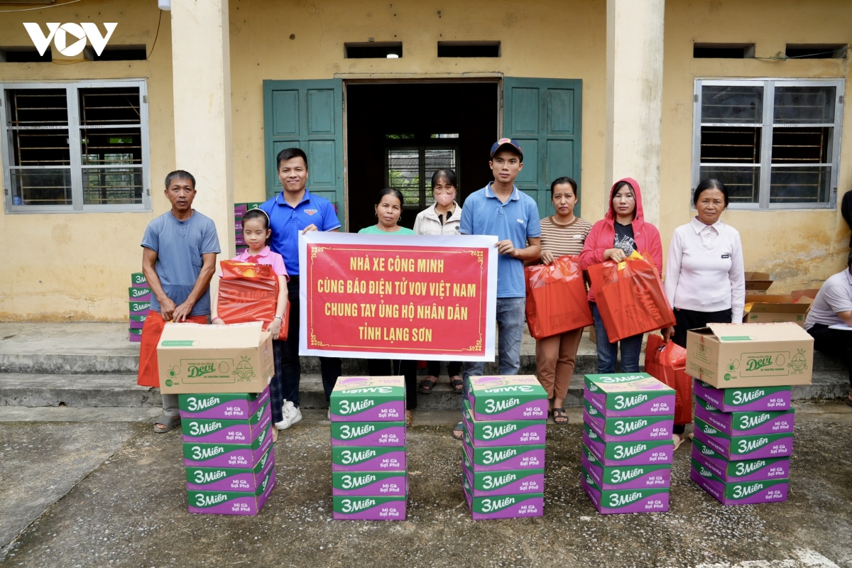 Doan thanh nien bao Dien tu tnvn trao qua ho tro nguoi dan kho khan tai lang son hinh anh 9