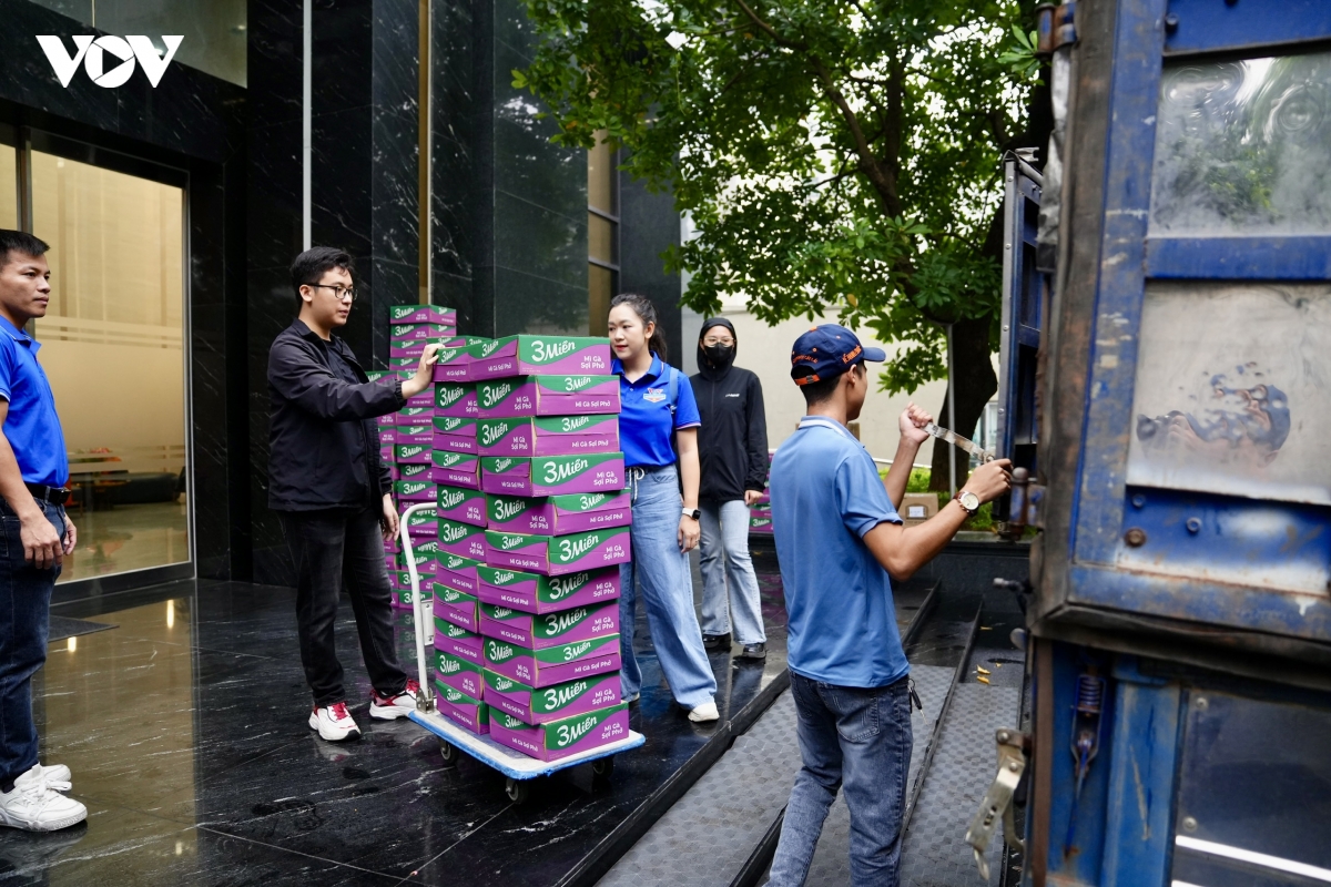 Doan thanh nien bao Dien tu tnvn trao qua ho tro nguoi dan kho khan tai lang son hinh anh 1
