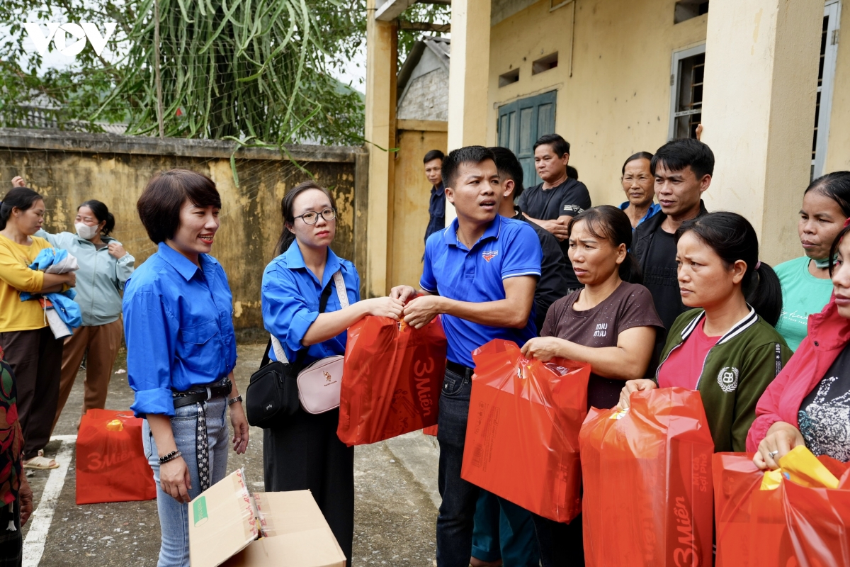 Doan thanh nien bao Dien tu tnvn trao qua ho tro nguoi dan kho khan tai lang son hinh anh 6