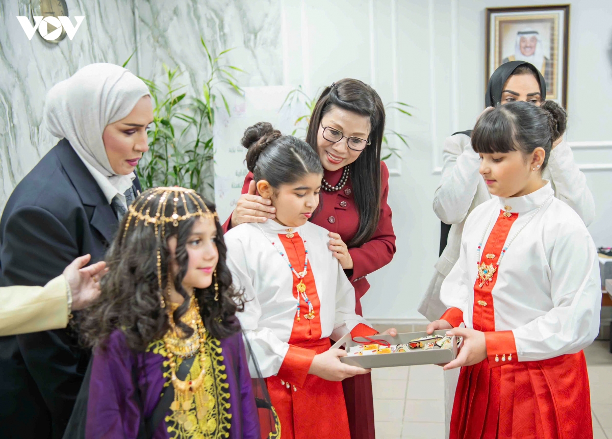 phu nhan thu tuong viet nam va kuwait tham bao tang cung al-salam hinh anh 4