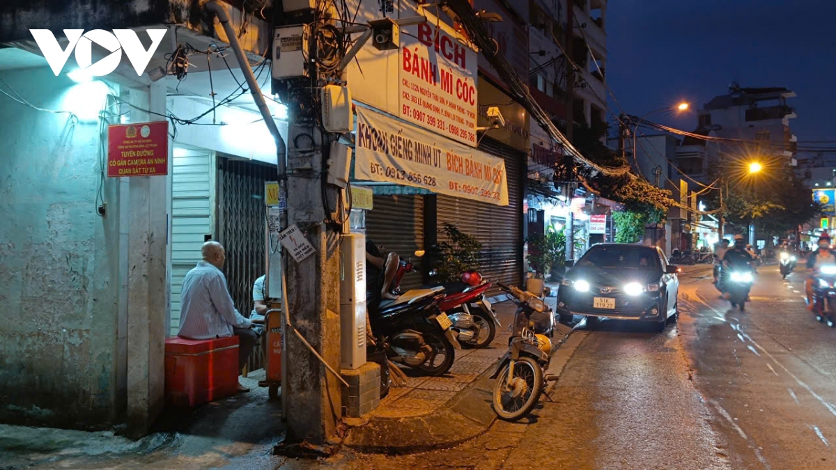 Điều tra vụ nghi ngộ độc thực phẩm sau bữa trưa ở bếp ăn tập thể