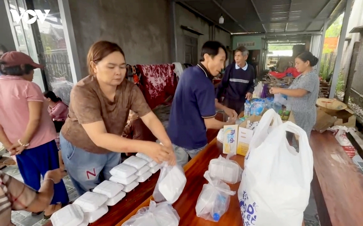 nhung hop com nghia tinh tiep suc vung lu Dak lak hinh anh 1
