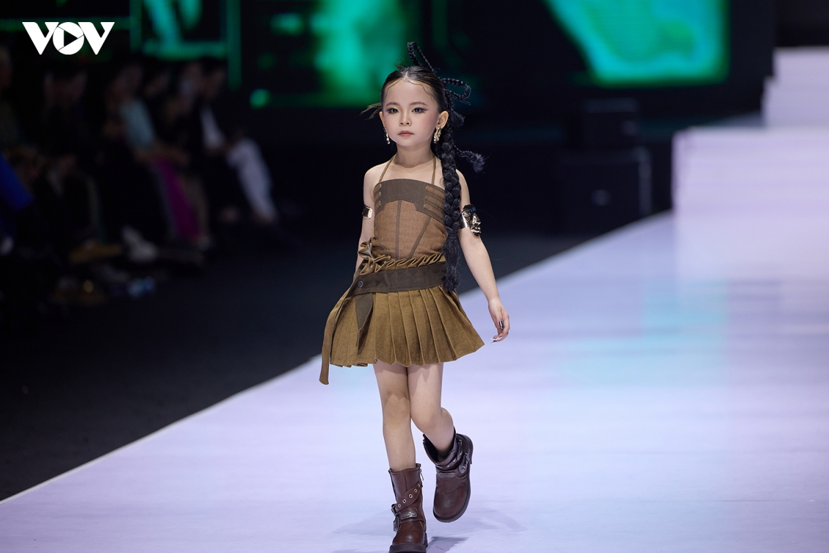 thoi hon van hoa Dong son vao thoi trang duong dai hinh anh 10