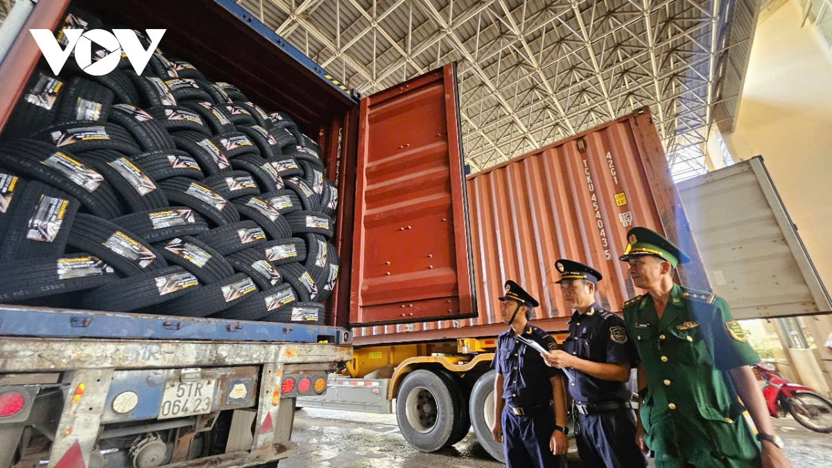 tay nam siet bien gioi, khong de buon lau xe dong, luon kenh vao noi dia hinh anh 3