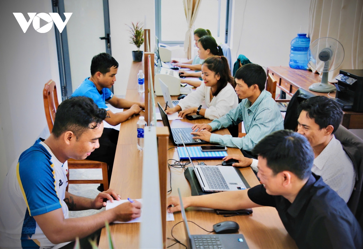 thu hut nguoi gioi ve cap xa can dat dung vo hinh anh 1