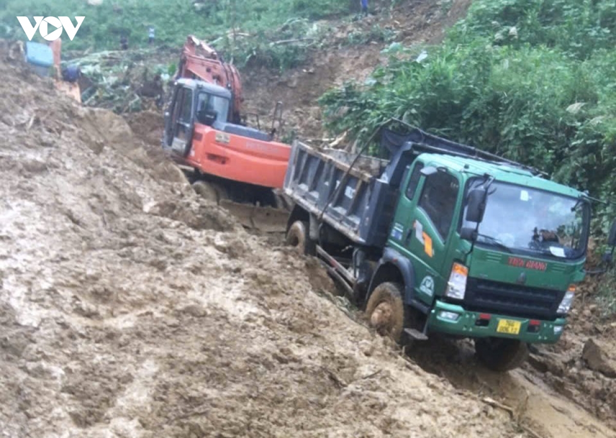 quang ngai tap trung khoi phuc he thong giao thong va mang vien thong hinh anh 3