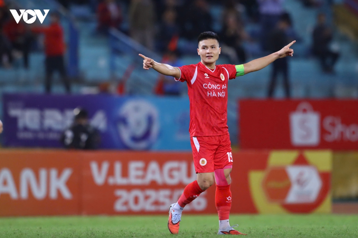 Doi hinh tieu bieu vong 11 v-league 2025 2026 quang hai ghi ban, vinh danh hau ve hinh anh 1