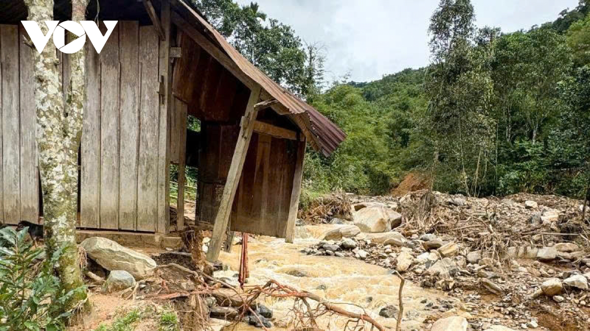 Đà Nẵng nỗ lực khắc phục hậu quả mưa lũ, di dời dân vùng sạt lở