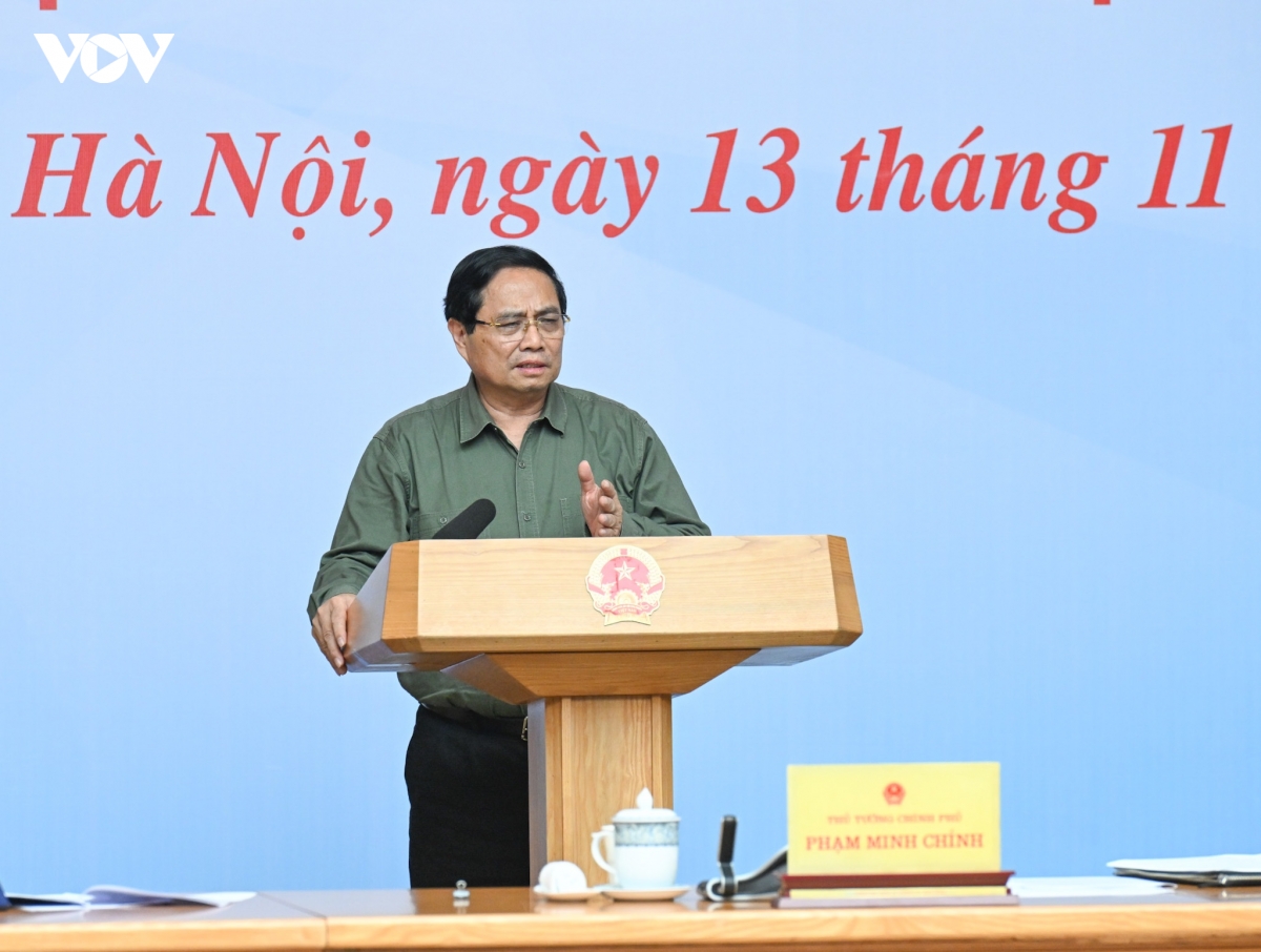 thu tuong nhanh chong khoi phuc san xuat, on dinh doi song nhan dan mien trung hinh anh 1