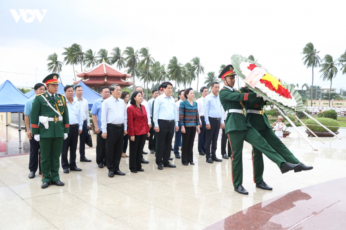 chu tich nuoc luong cuong tham hoi, dong vien ba con vung lu go noi, Da nang hinh anh 3