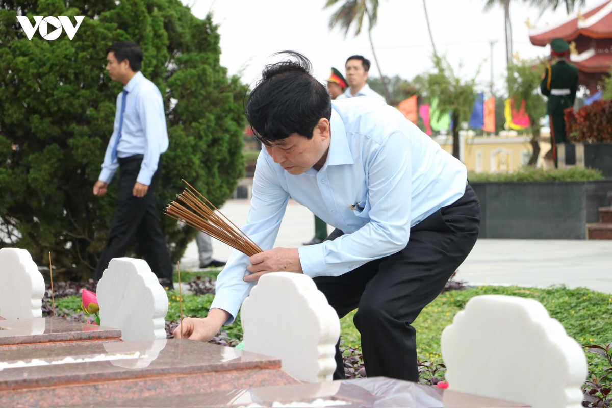 chu tich nuoc luong cuong tham hoi, dong vien ba con vung lu go noi, Da nang hinh anh 4
