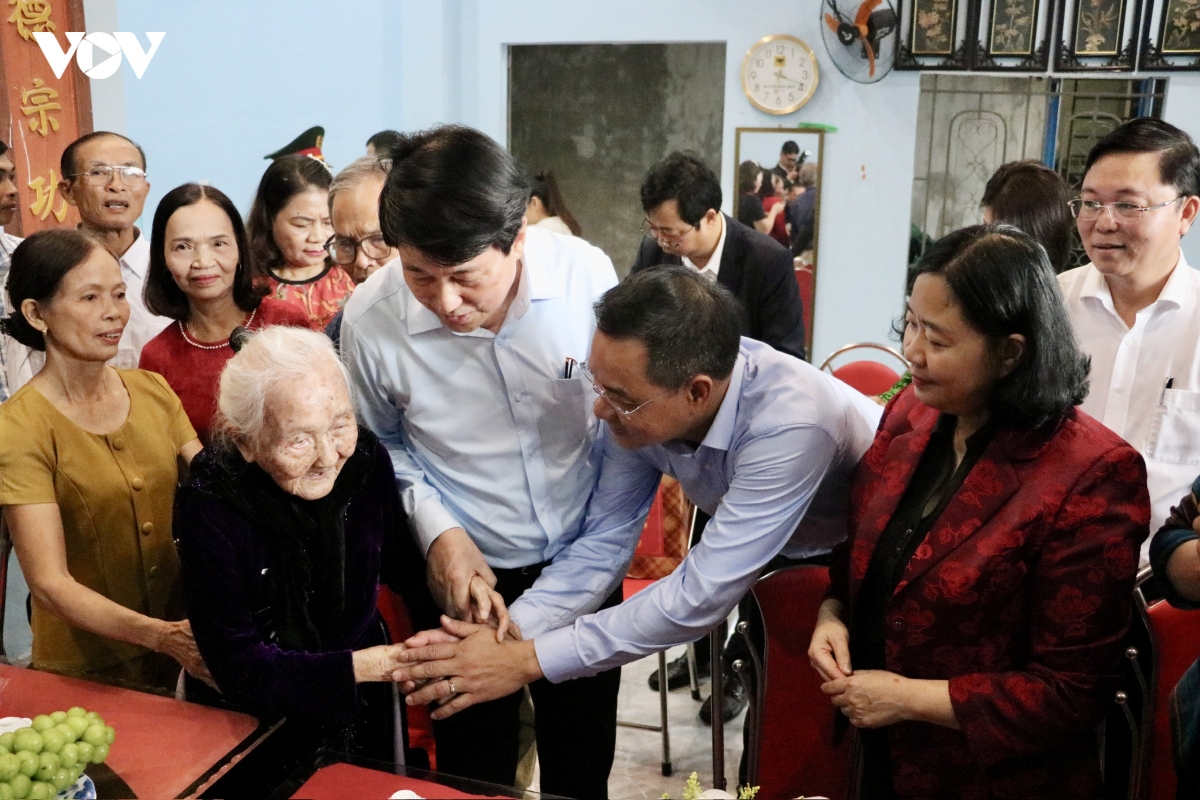 chu tich nuoc luong cuong tham hoi, dong vien ba con vung lu go noi, Da nang hinh anh 7