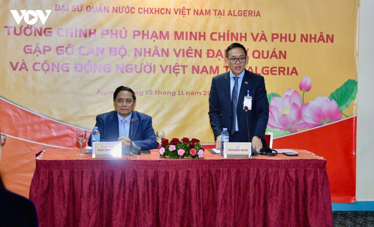thu tuong pham minh chinh gap go cong dong nguoi viet nam tai algeria hinh anh 1