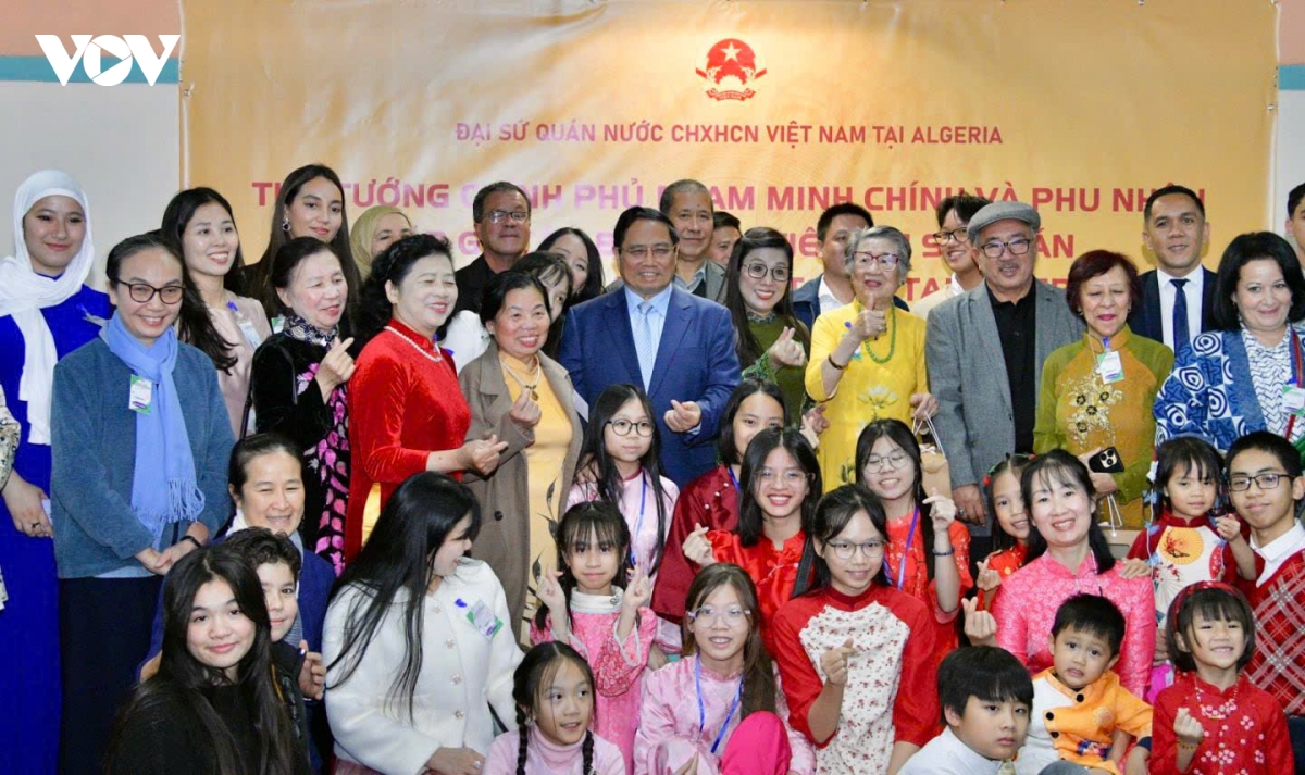 thu tuong pham minh chinh gap go cong dong nguoi viet nam tai algeria hinh anh 2
