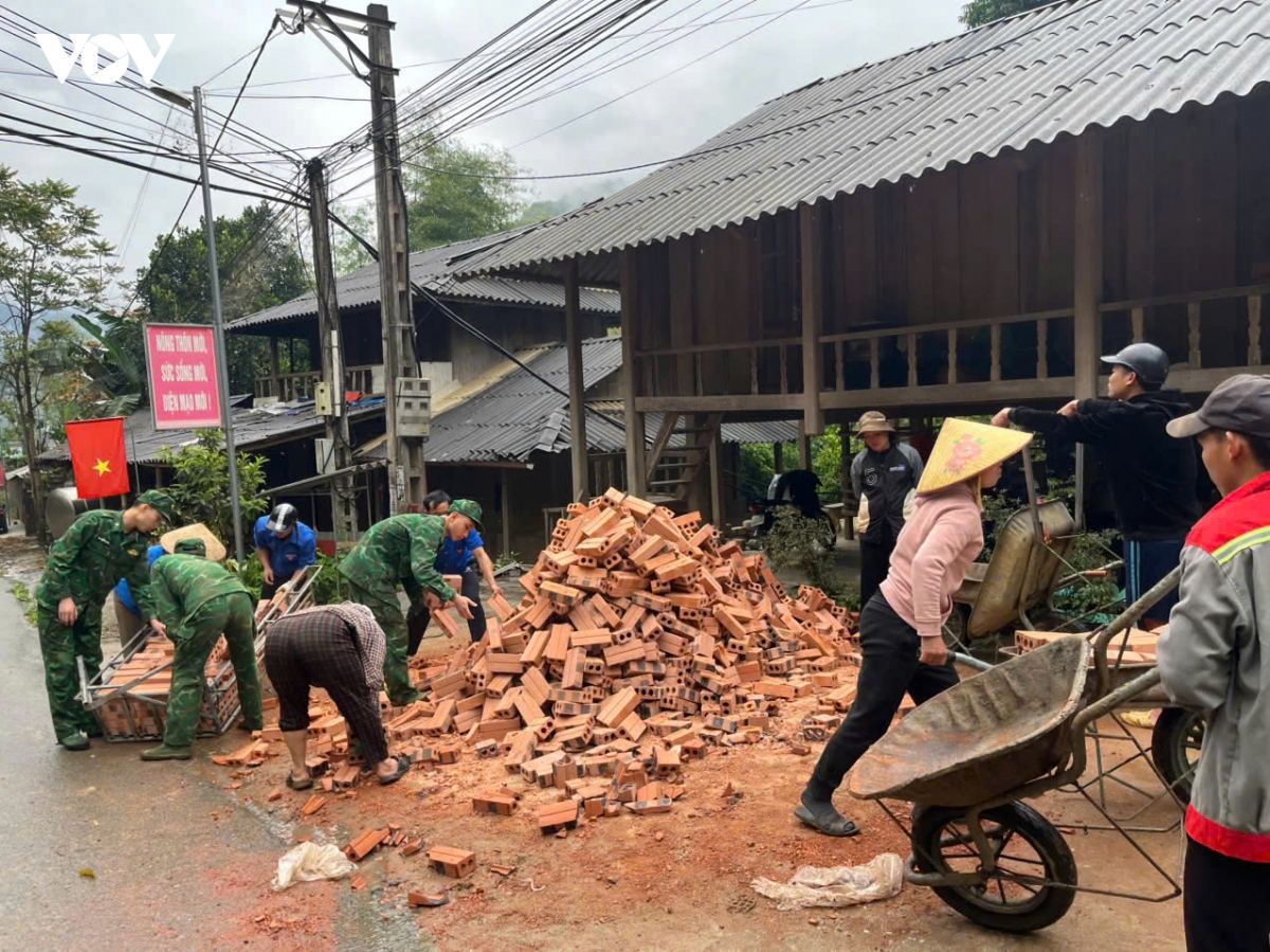 thap sang nhung ban lang vung bien bang suc linh quan ham xanh hinh anh 12