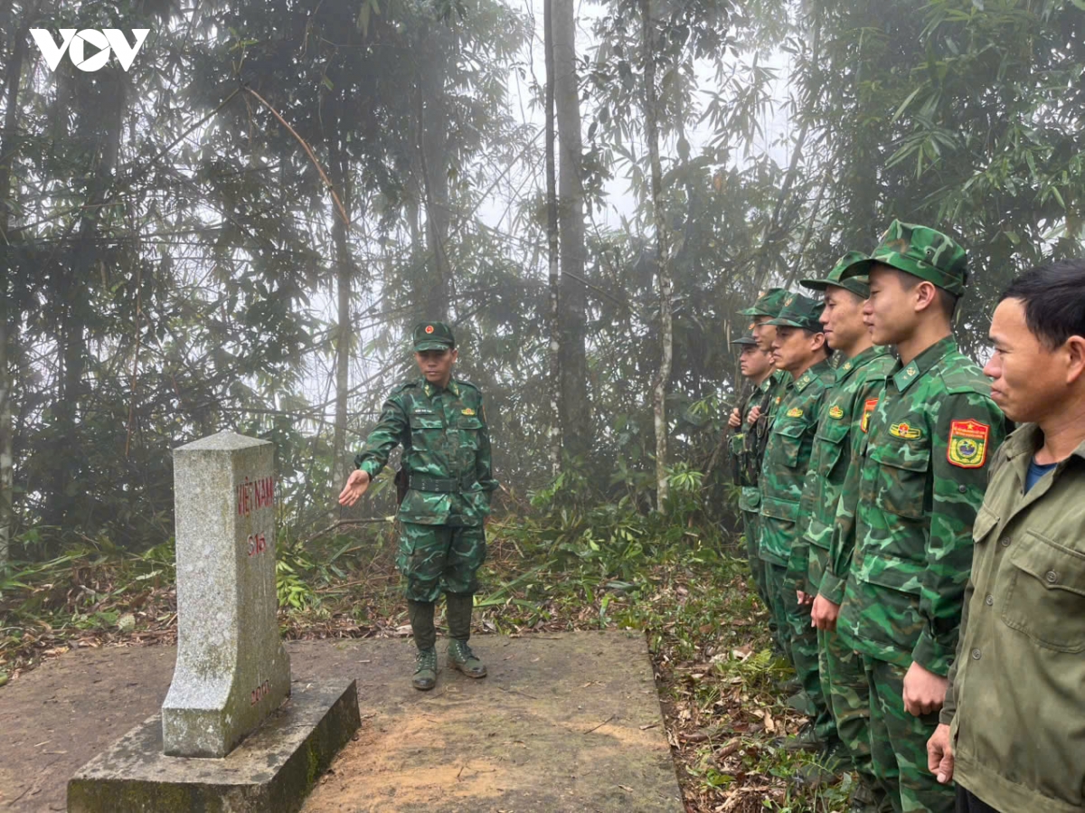 thap sang nhung ban lang vung bien bang suc linh quan ham xanh hinh anh 14