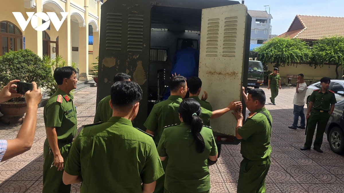 tuyen an tu hinh nguoi phu nu dau doc chong va 3 chau ruot bang xyanua hinh anh 4