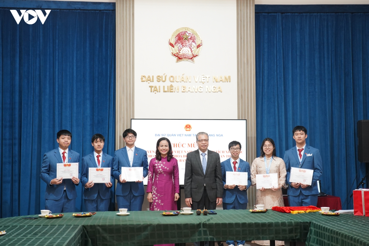 6 hoc sinh viet nam cung gianh huy chuong tren dau truong quoc te ijso 2025 hinh anh 1