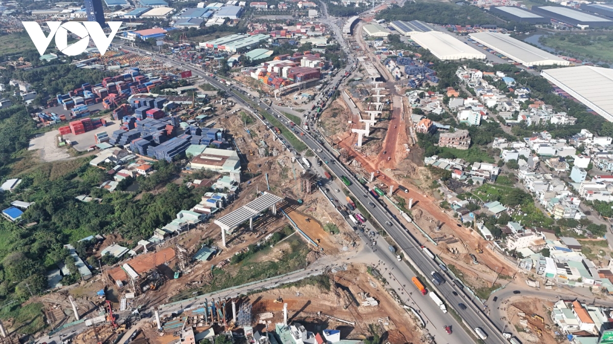 Dự án nút giao nghìn tỷ Tân Vạn vẫn ngổn ngang trước ngày về đích