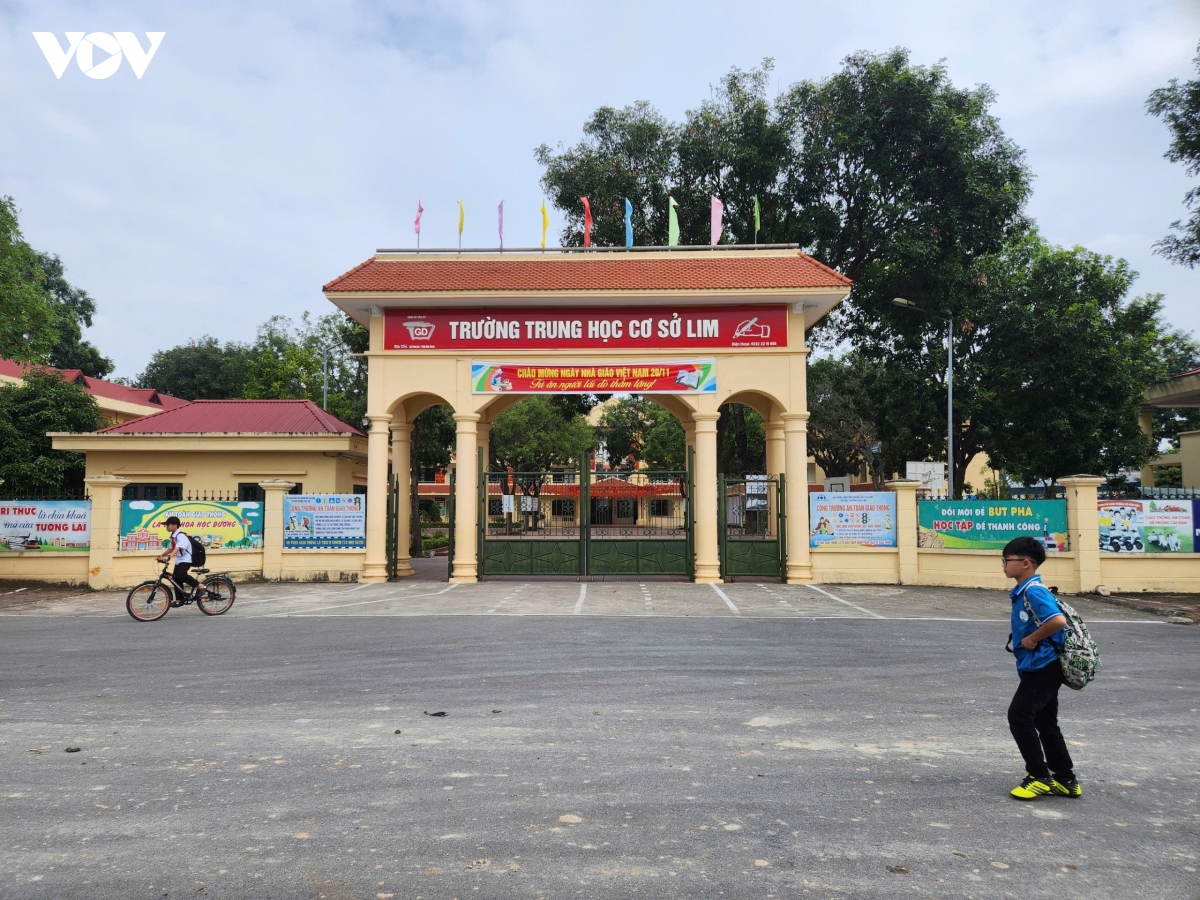 nu sinh lop 8 bi ban danh hoi dong, hieu truong o bac ninh noi gi hinh anh 2