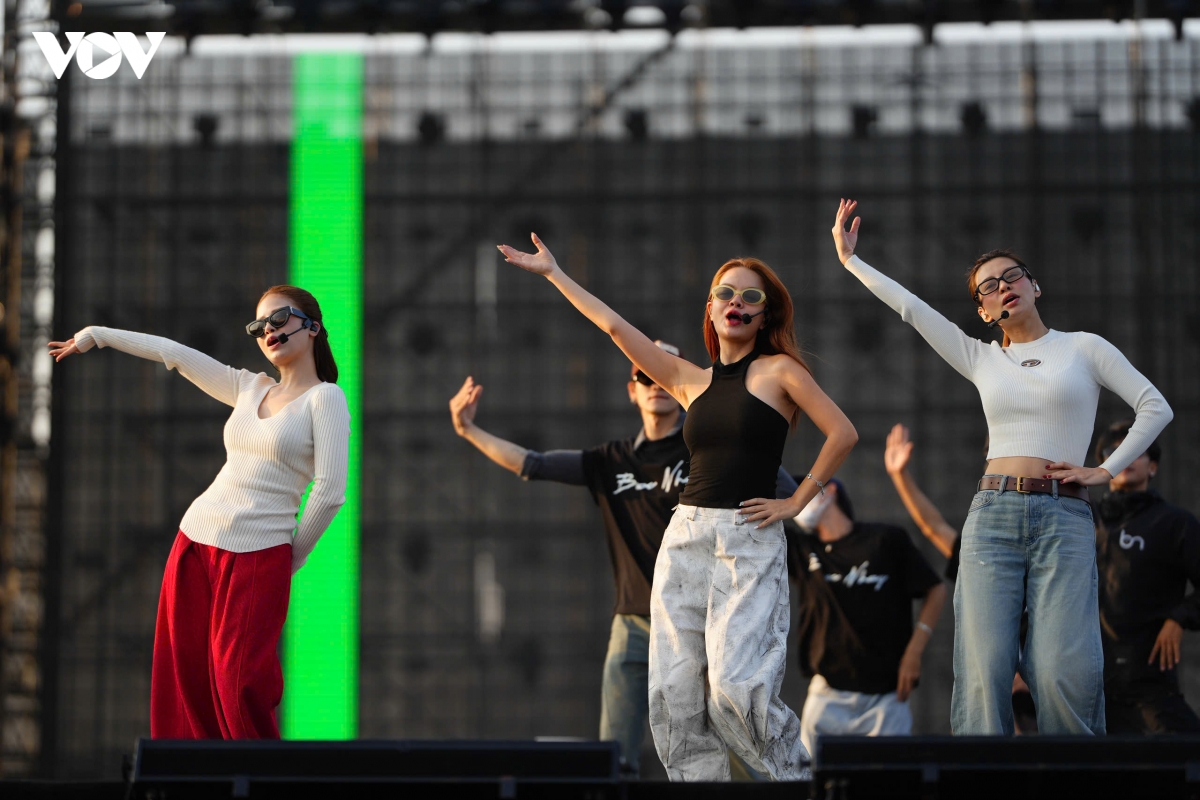 y concert truoc gio g dan nghe si tap luyen cho dai nhac hoi dai 10 tieng hinh anh 9