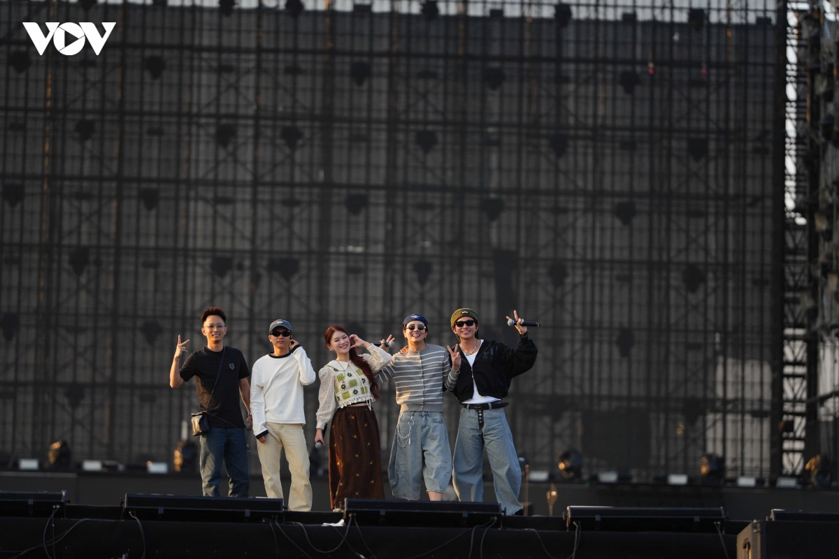 y concert truoc gio g dan nghe si tap luyen cho dai nhac hoi dai 10 tieng hinh anh 6
