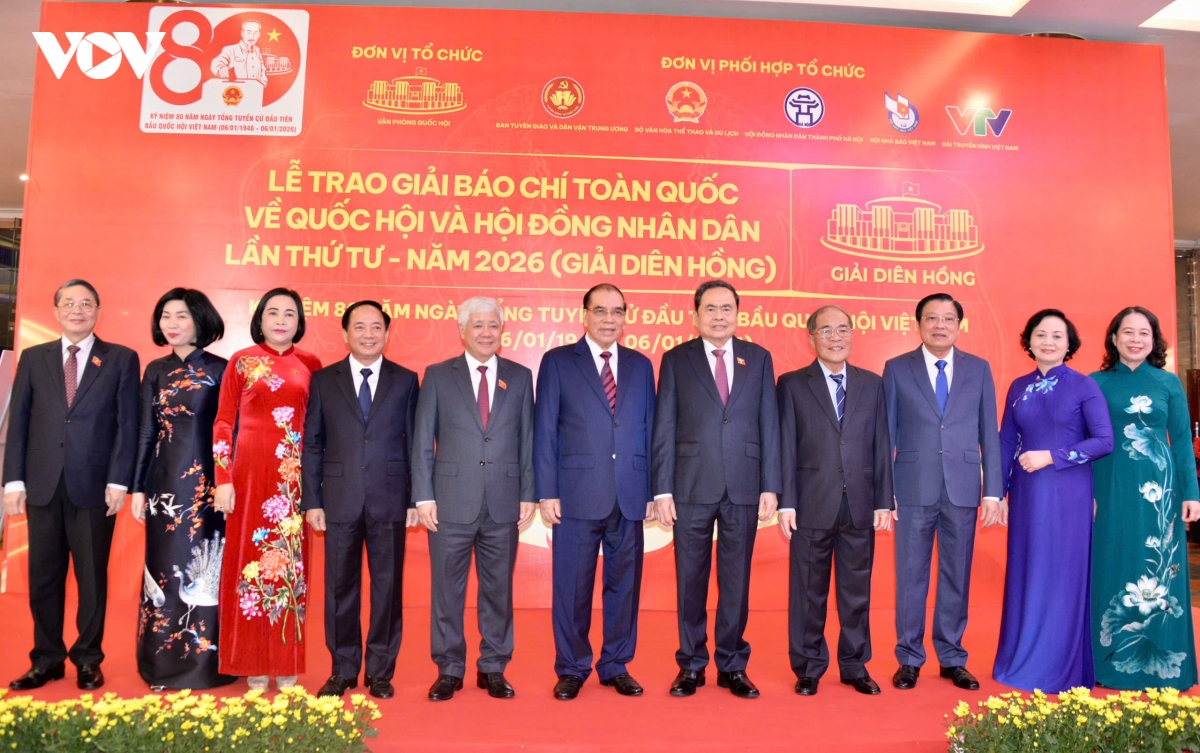 vov xuat sac gianh 2 giai thuong tai le trao giai dien hong hinh anh 1