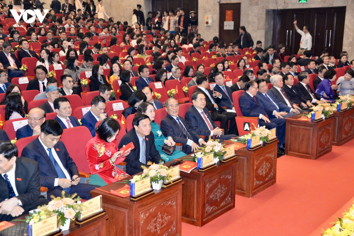 vov xuat sac gianh 2 giai thuong tai le trao giai dien hong hinh anh 2