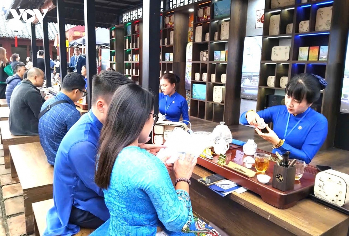 hue khai mac lien hoan tra quoc te 2025 tai cung truong sanh hinh anh 4