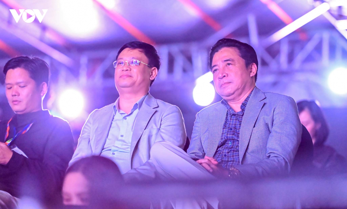 hang nghin khan gia tre doi mua hoa nhip am nhac tai mega booming hue hinh anh 1
