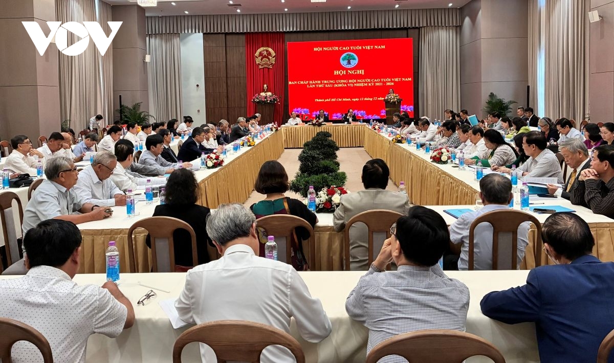 người cao tuổi vào tâm điểm chuyển đổi số - chuyển đổi xanh hình ảnh 1 nguoi cao tuoi vao tam diem chuyen doi so - chuyen doi xanh hinh anh 1