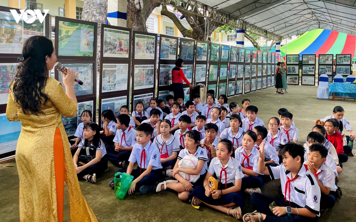 Dak lak tang cuong tuyen truyen phong, chong rac thai nhua cho hoc sinh hinh anh 1