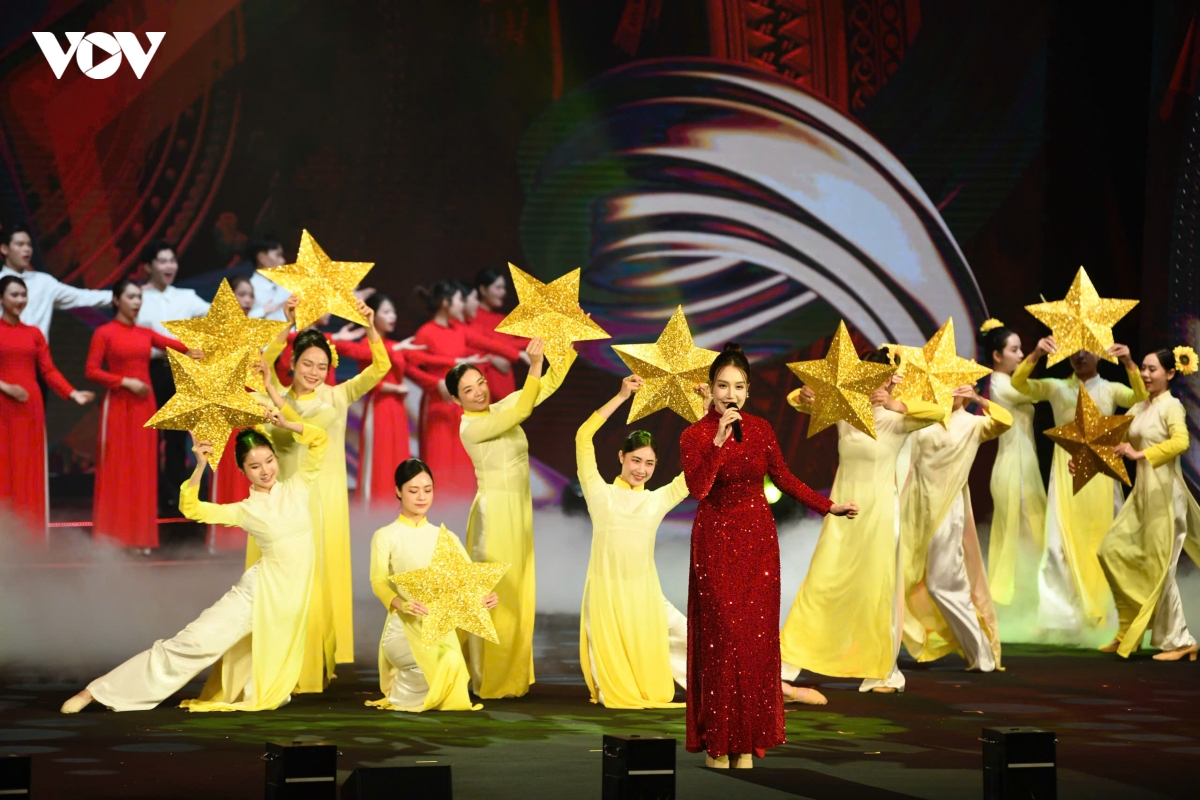 giai bao chi dien hong lan thu 4 vov xuat sac gianh 2 giai thuong hinh anh 19