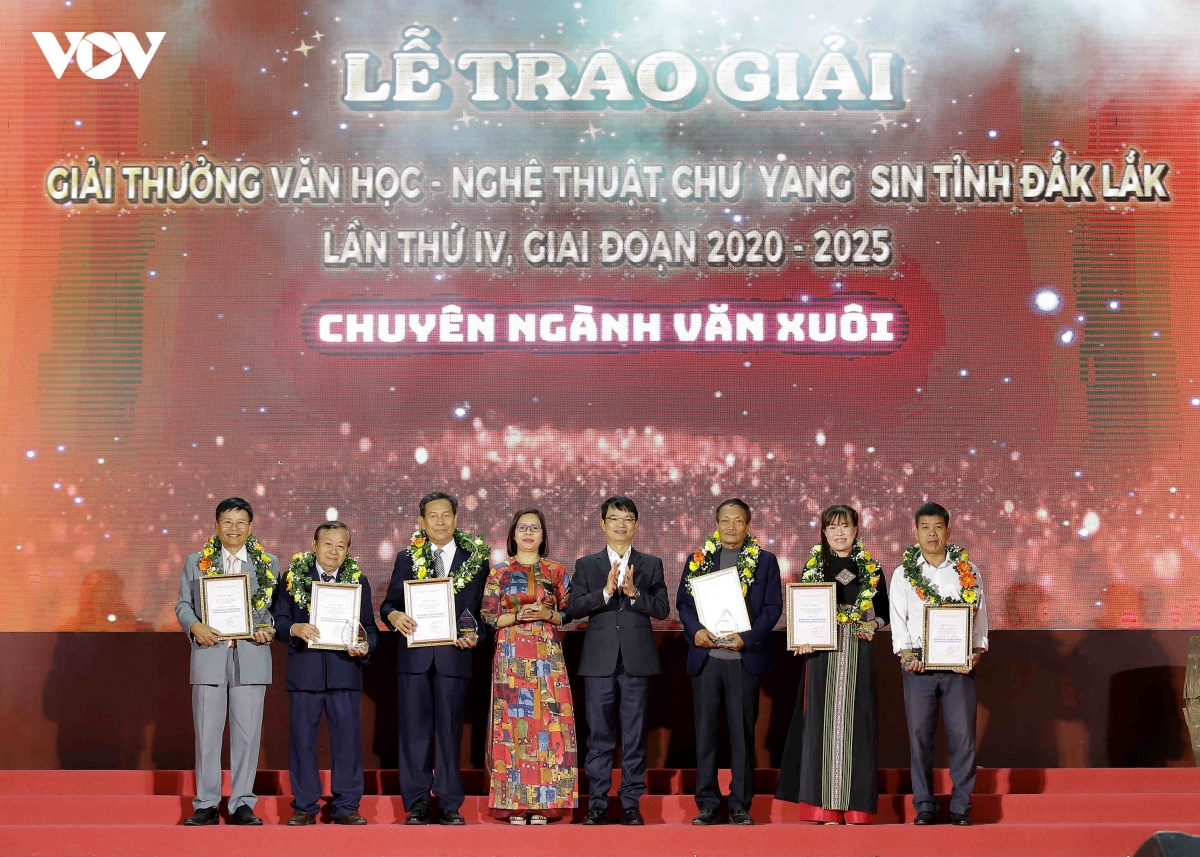 giai thuong chu yang sin vinh danh 59 tac pham van hoc nghe thuat xuat sac hinh anh 2
