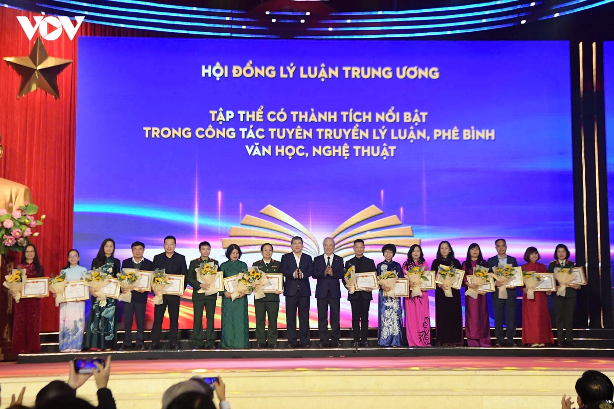 ton vinh 23 cong trinh ly luan, phe binh van hoc nghe thuat xuat ban nam 2024 hinh anh 11