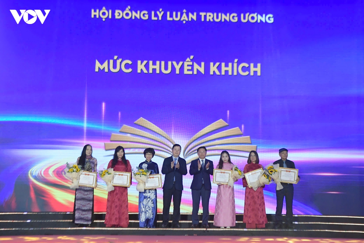 ton vinh 23 cong trinh ly luan, phe binh van hoc nghe thuat xuat ban nam 2024 hinh anh 10