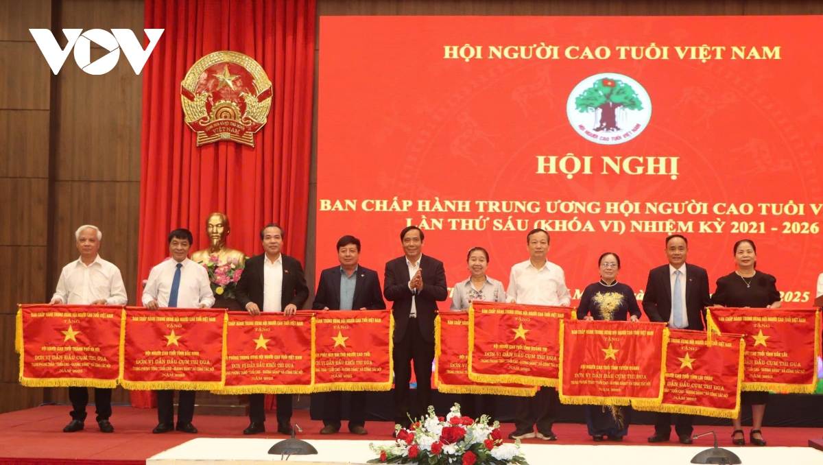 người cao tuổi vào tâm điểm chuyển đổi số - chuyển đổi xanh hình ảnh 4 nguoi cao tuoi vao tam diem chuyen doi so - chuyen doi xanh hinh anh 4