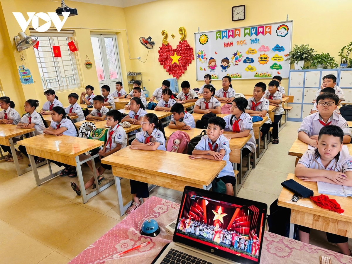 Nới quy định dạy thêm trong trường, phụ huynh lo ngại cơ chế xin - cho