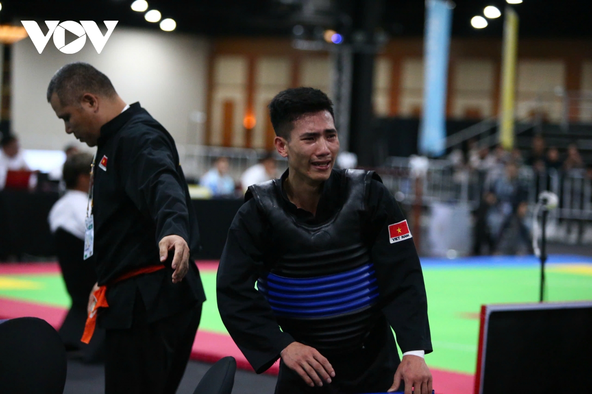 Võ sĩ Việt Nam khóc uất ức trên sàn đấu vì bị xử thua Thái Lan khó hiểu 3 vo si viet nam khoc nuc no khi bi trong tai xu thua cay dang o sea games 33 hinh anh 5