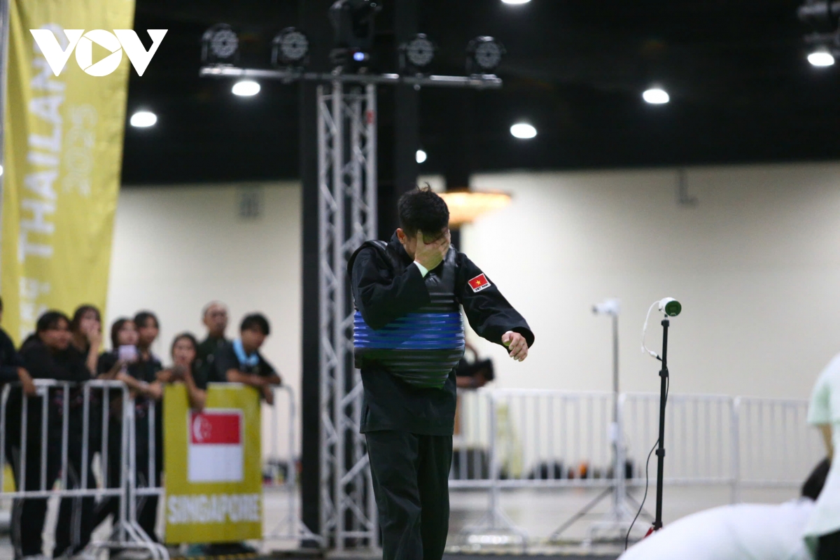 Võ sĩ Việt Nam khóc uất ức trên sàn đấu vì bị xử thua Thái Lan khó hiểu 4 vo si viet nam khoc nuc no khi bi trong tai xu thua cay dang o sea games 33 hinh anh 7