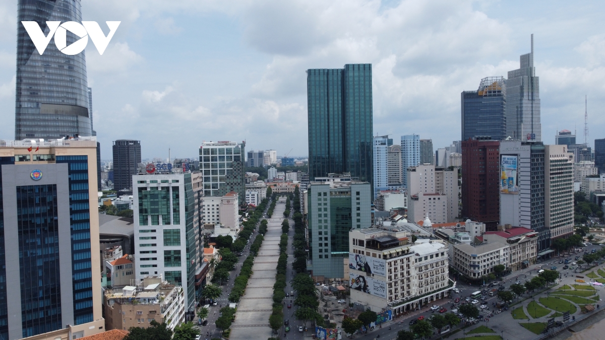 trung tam tai chinh quoc te can san pham the manh va rieng biet de canh tranh hinh anh 1