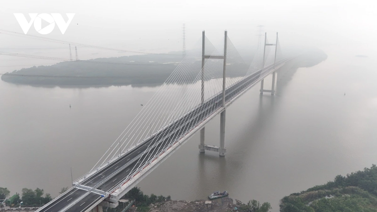 Cầu Bình Khánh nằm phơi nắng chờ cầu Phước Khánh