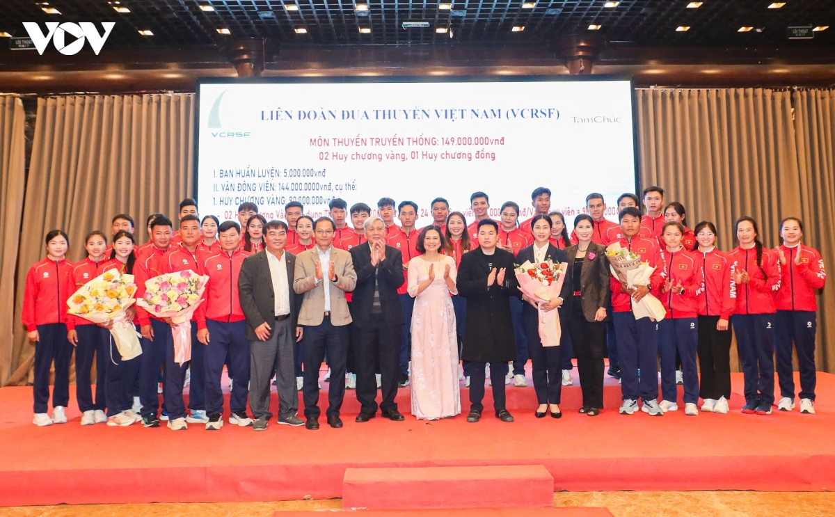 trao thuong, ton vinh nhung tam huy chuong sea games 33 cua Dua thuyen viet nam hinh anh 2