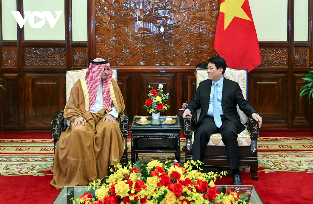president luong cuong receives saudi arabia and philippines ambassadors picture 1