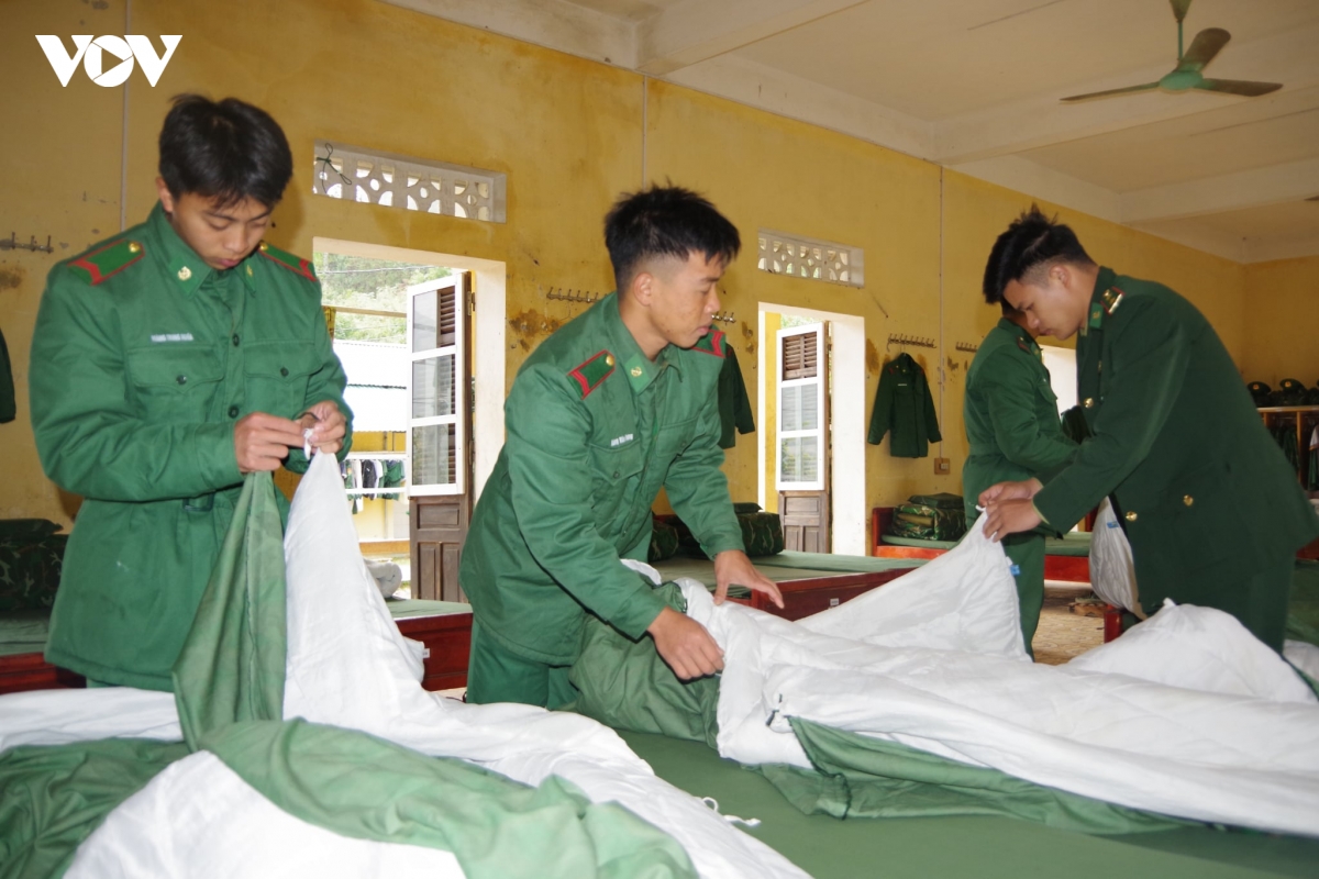 bo doi bien phong cao bang ho tro nguoi dan vung cao phong, chong ret hinh anh 2