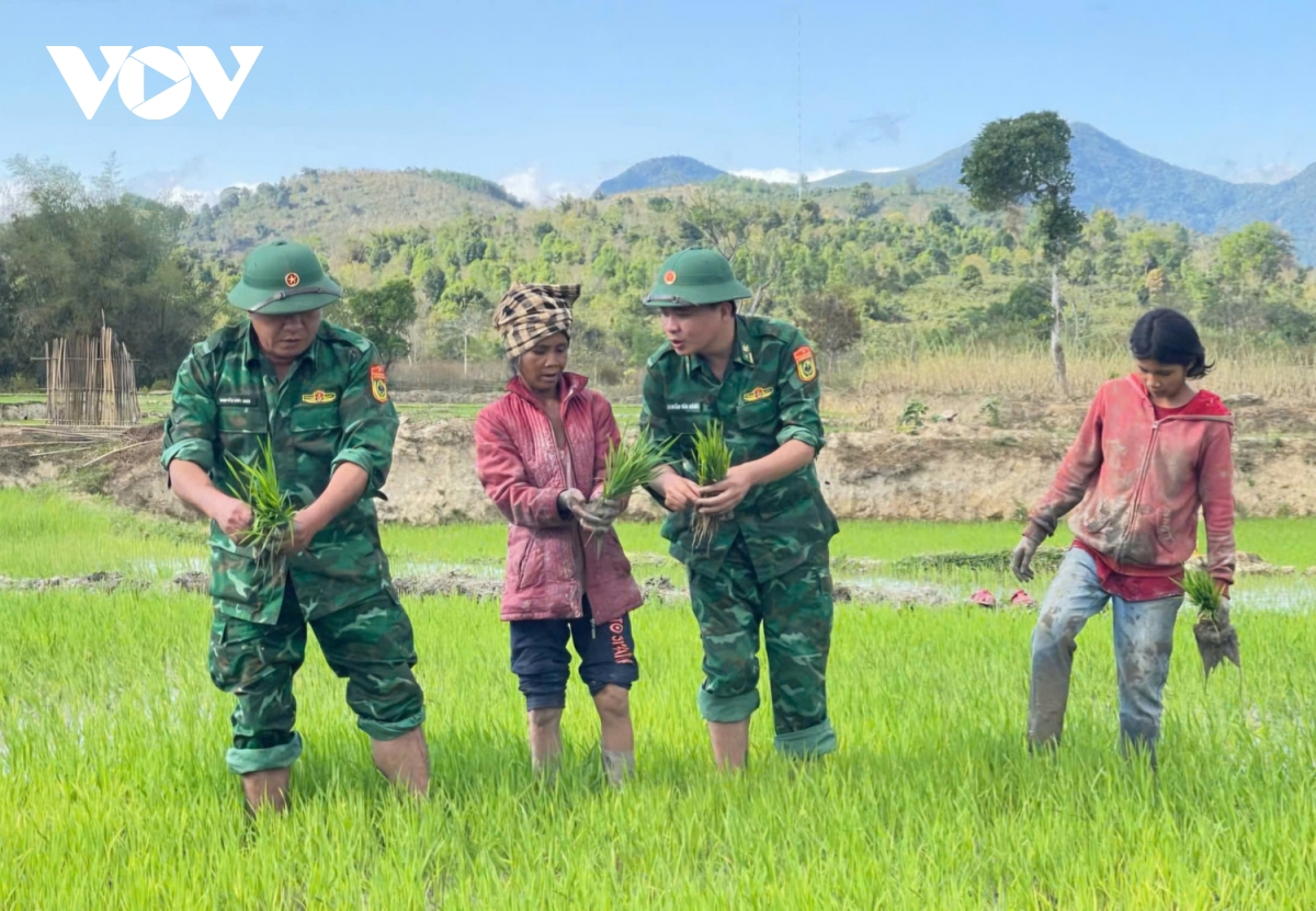 "Thứ 7 về bản" giúp đồng bào, ấm tình quân dân nơi biên giới