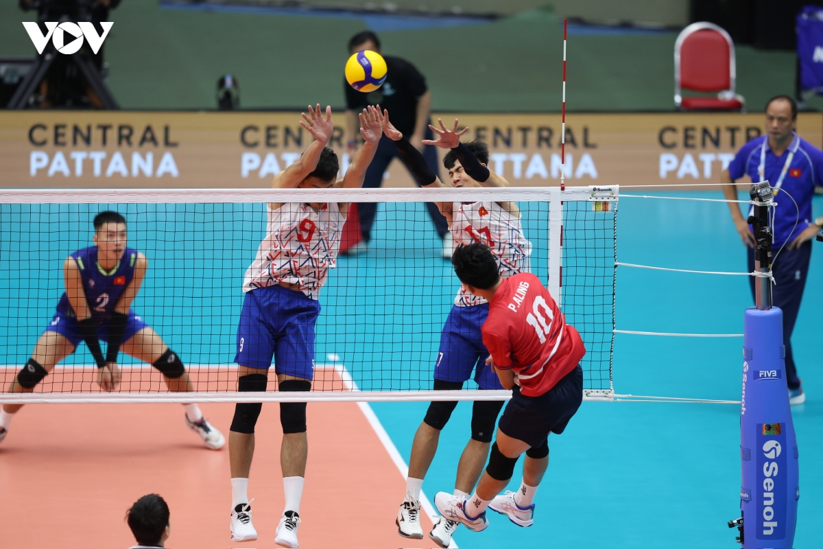 ket qua bong chuyen sea games 33 hom nay 13 12 Doi viet nam thang de tran ra quan hinh anh 4